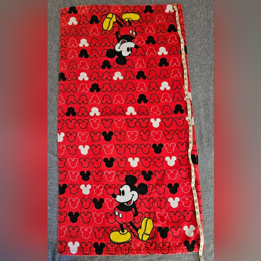 100% Cotton 46 X 24.5 Mickey Mouse Bath Towel - Picture 3 of 6